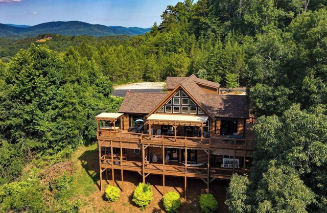 🌄Sleeps up to 16 🌄 Pristine Mountain Views from Downtown Helen ⛰️