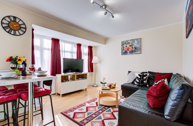 1BF-sleeps4-freeparking-pets-wifi- London