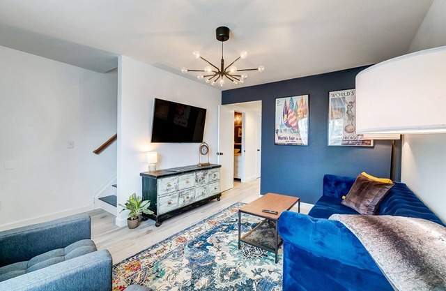 Remodeled with Comfort and Style - steps from Spooky Nook Hamilton