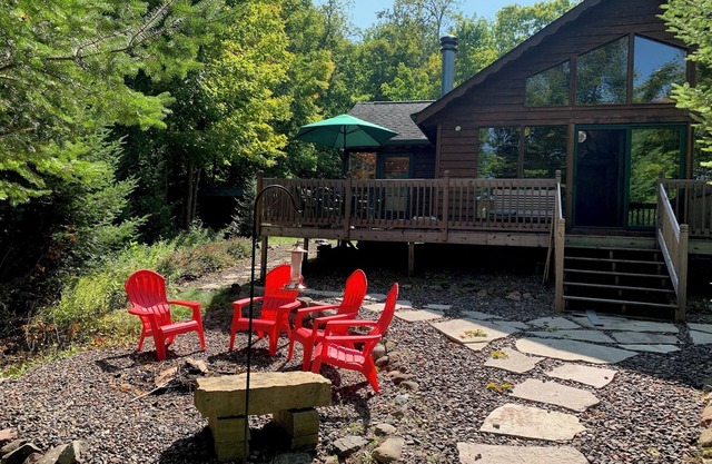 Slice of Paradise on Slim Lake - Cozy and Peaceful 2 Bedroom Cabin