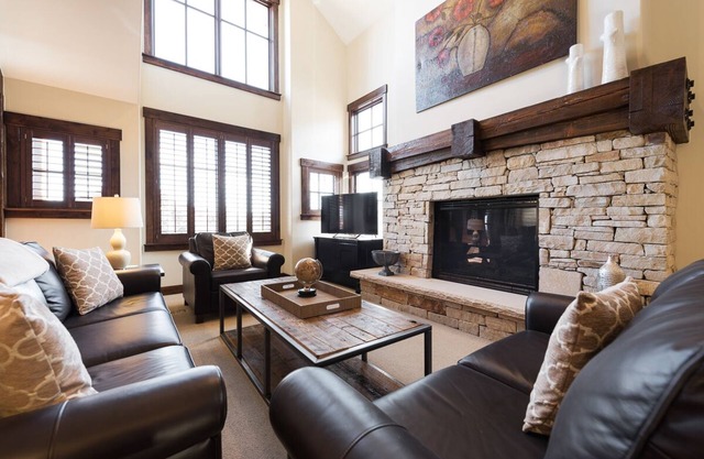Cottage en pente avec un décor moderne, concierge sur place et navette d’hiver.