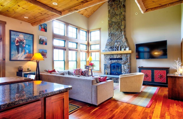 Slope side Stratton Condo - fully equipped and perfect for families