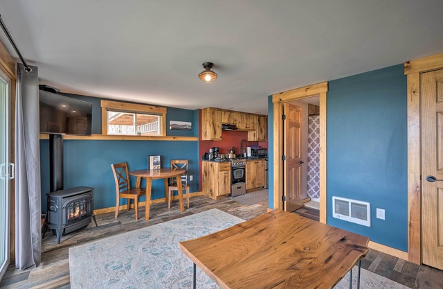 Slopeside Burke Mountain Condo w/ Fireplace!