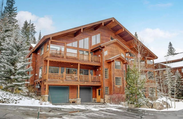 Slopeside Luxury Condo 97 A I Hot Tub I Great Views I Best Price I FREE Adventures Daily