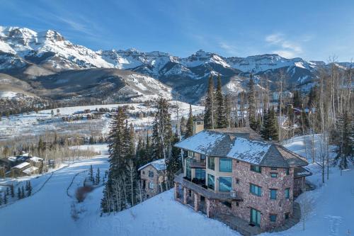 Slopeside Villa by Exceptional Stays