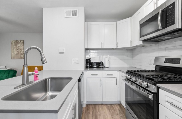 Stylish 1BR Near UT | Highland | Evonify