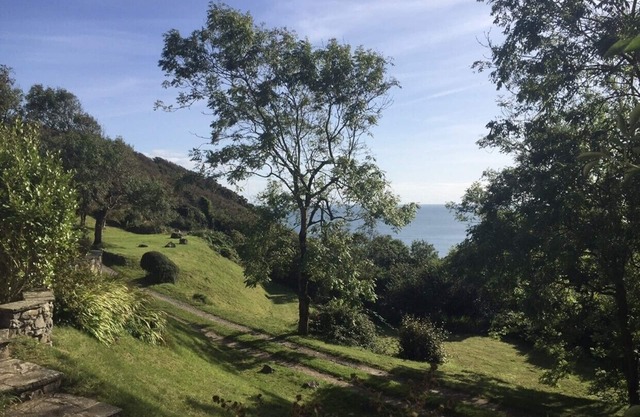 Petit chalet avec vue magnifique sur la mer depuis la terrasse, pour 2 à 4 adultes