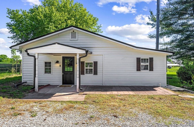 Small cottage style house close to local entertainment.