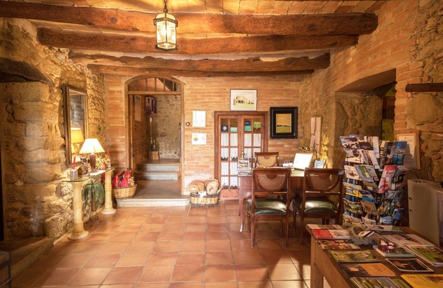 Petit Cottage 15 personnes, piscine communautaire, barbecue, Costa Brava à 17 km