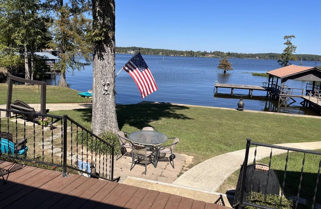Small Families and Fishermen welcome! Boat ramp/fire pit/kayaks.