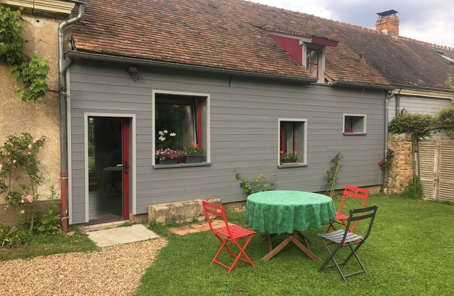Small gîte for 2 people in the countryside 20 minutes from the 24-hour race circuit