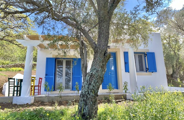 Small Greek Villa in Krithoni 5 minutes from beach and Agia Marina