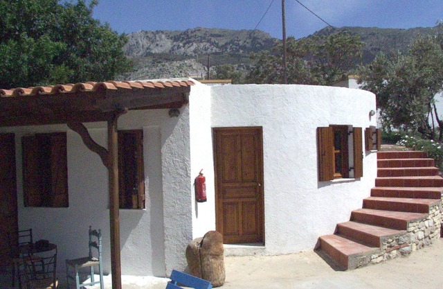 Small guest house in quiet private grounds.