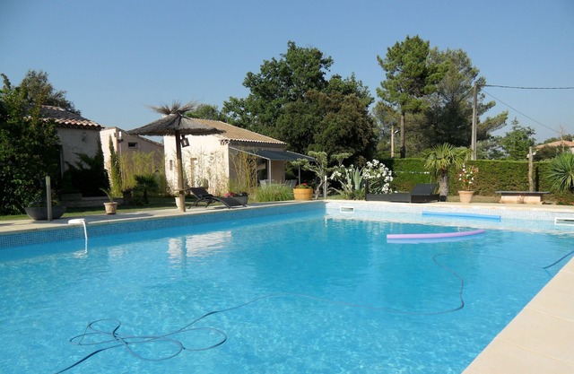 Petite maison 35 m² + mezzanine 15 M² + piscine