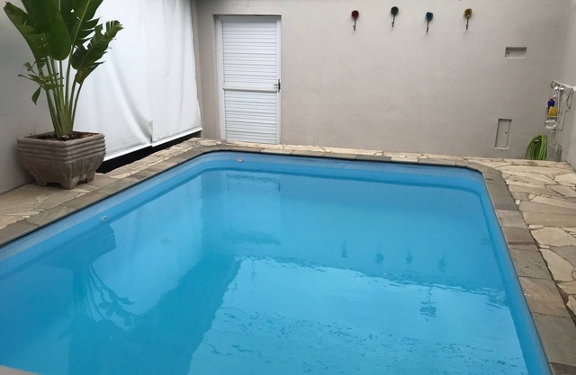 Petite maison à Itaguá, avec piscine et climatisation, peut accueillir jusqu'à 7 personnes