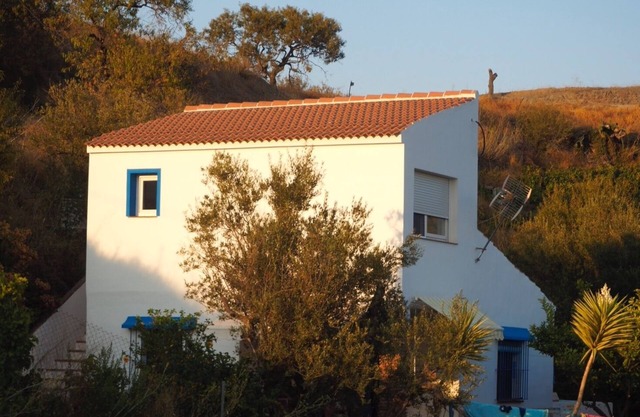 Petite maison avec piscine dans l'oliveraie avec vue sur la mer