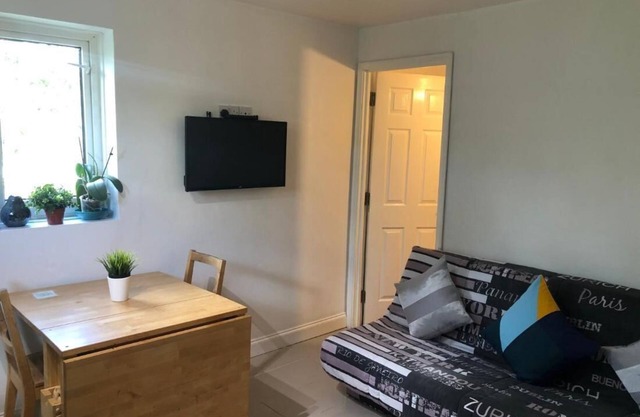 Petit appartement moderne et confortable de 2 chambres - cmyr