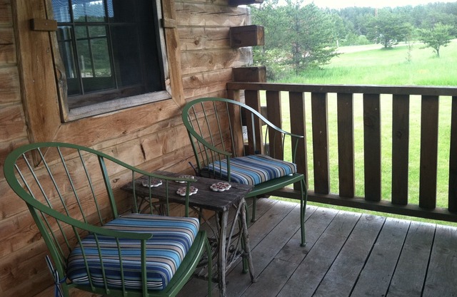 Petite cabane rustique au Black Lantern Resort
