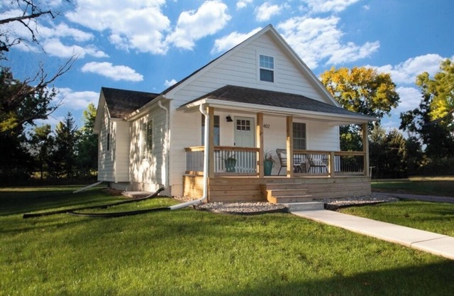Small Town Charm Near Ponca State Park