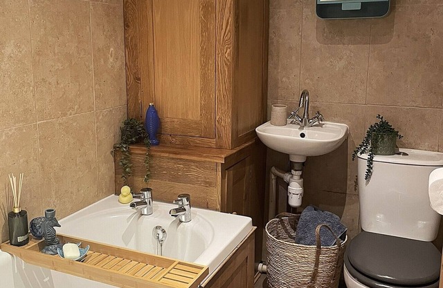 Small Two Bedroom Cottage in Tollesbury