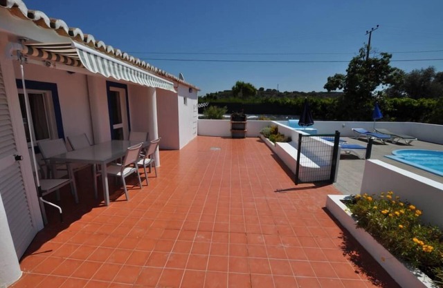 Petite Maison avec 3 chambres, 2 SB, AC, WiFi, piscine privative, Fitness