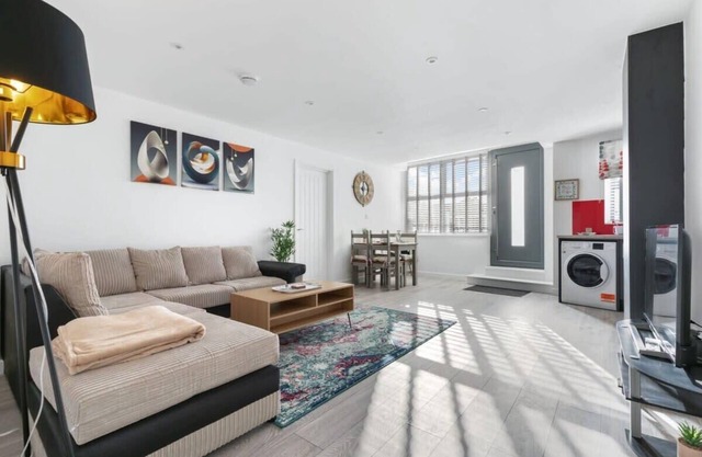 Smart 1 Bedroom Apartment in Central Woking