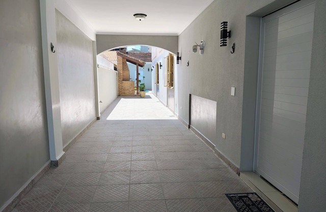 Smart house with 5 suites | 2 blocks from Enseada beach