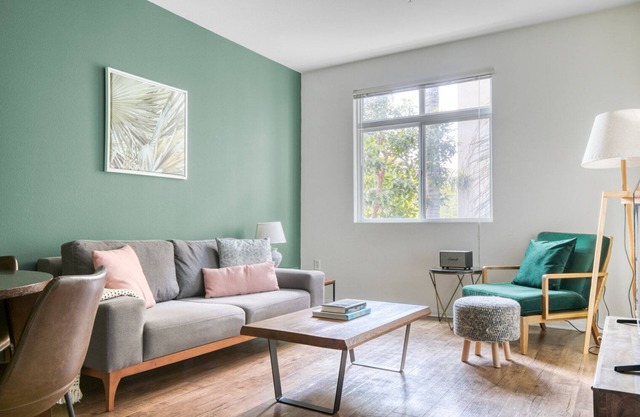 Smart Playa Del Rey 1BR w/ Gym, W/D, nr. Venice Beach, by Blueground