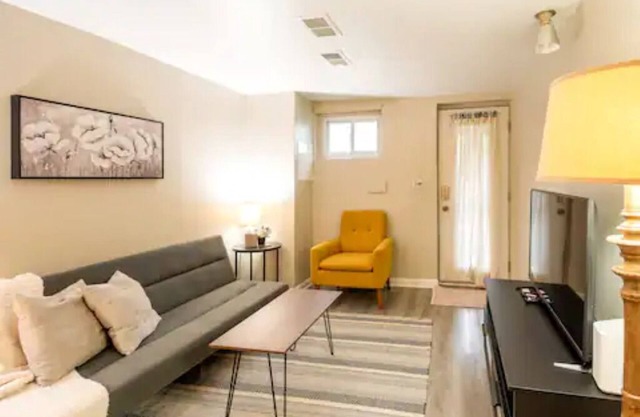 ✯Smart TV, Free ϟ Wi-Fi w/ Private Entrance✯