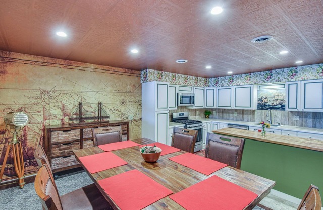 Smethport Vacation Rental w/ Fireplace & Lake View
