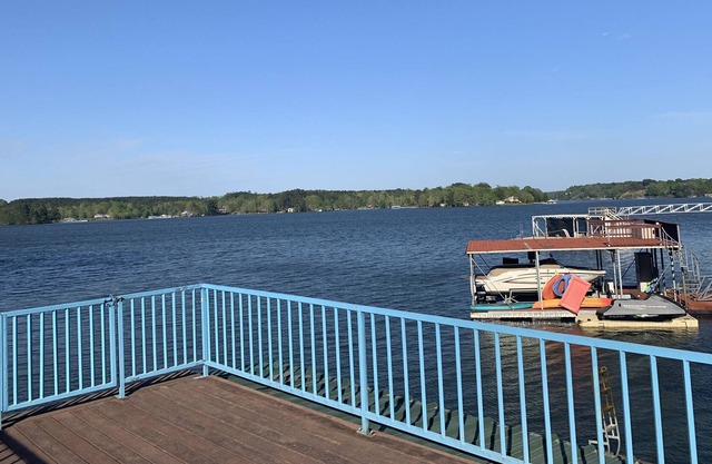 *Smith Lake*- Luxury Cottage- Bremen, Alabama