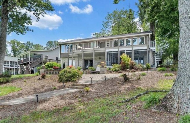 Smith Mountain Lake Home with stunning views - Wet Cove- newly renovated