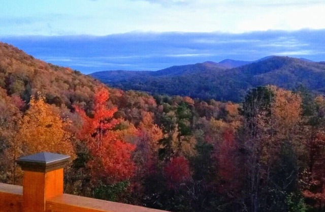Smokies View - private chalet with mountain views