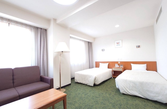 Smoking twin Free parking lot Spacious 27 sq / Okayama Okayama