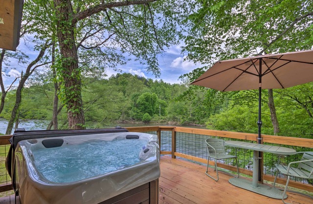 NOUVEAU! Cabine sur Tuckasegee River-Mins à Bryson City