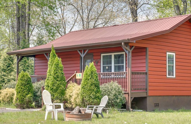 Smoky Mountain Cabin by Tuckasegee River!