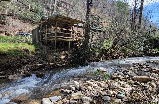 Smoky Mountain Glamping On Bold Stream avec bain à remous