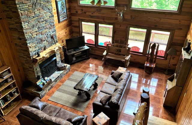 Smoky Mountain Cabin - w/Hot Tub, Pool Table, Wrap Around Deck, 2x Fire Pits