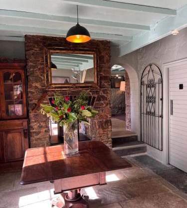 Smugglers Hotel