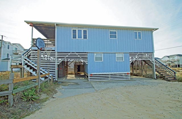 4 Chambre, 3 Bains, but de basket-ball et seulement 3 maisons de la plage! WIFI