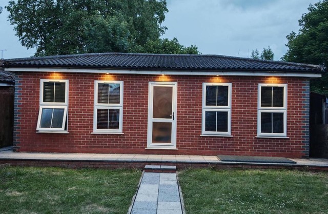 Self Contained Studio Near Windsor Attractions!