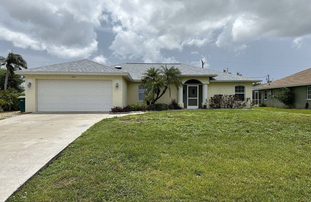 Snow Birds: Monthly discount for newly updated 3 bedroom, 2 bath pool home.