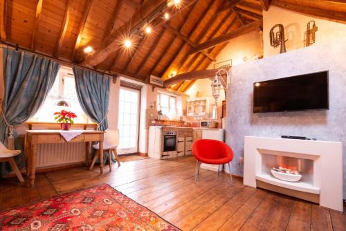 Snow Cottage laid back style with footpaths to a great Macro Brewery Pub