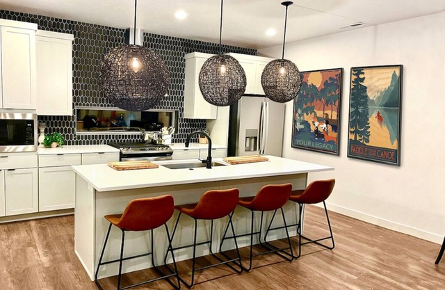 New Build–Minutes to Snowbasin, Wasatch Peaks Ranch & close to SLC /Park City