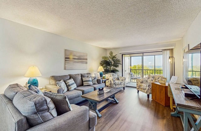 Snowbird-Friendly Condo with Shared Pool, Central AC, & Washer/Dryer