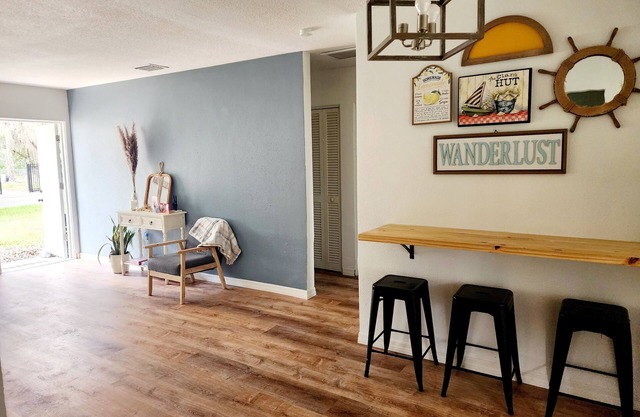 Pet friendly, snowbird friendly, amazing location!