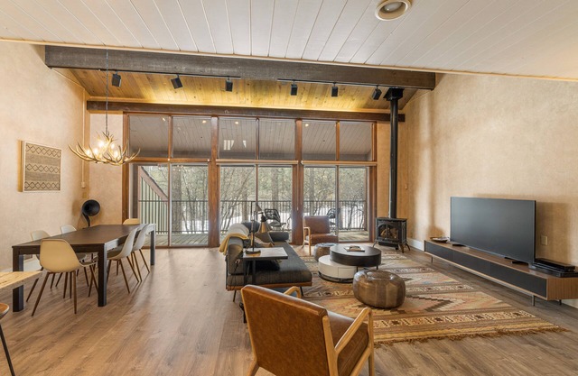 Snowbird-Friendly Condo with WiFi, Loft, Balcony, & Fireplace + Bus to Ski