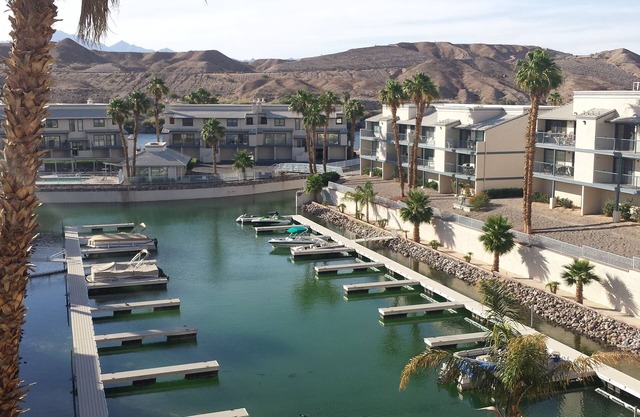 Retraite des Snowbirds Bullhead City, AZ. 2Bd 2Bth Condo Entièrement meublé Vue sur la rivière