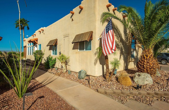 Snowbirds Welcome. Enjoy River Life On a Golf Course.