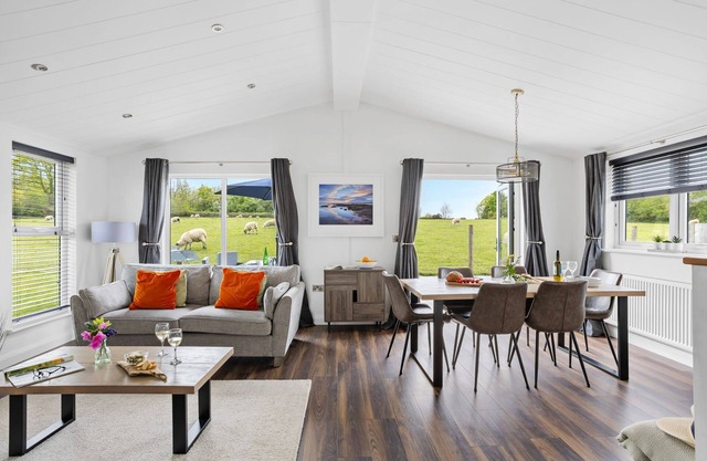 Snowdrop Lodge, 9 Roadford Lake Lodges